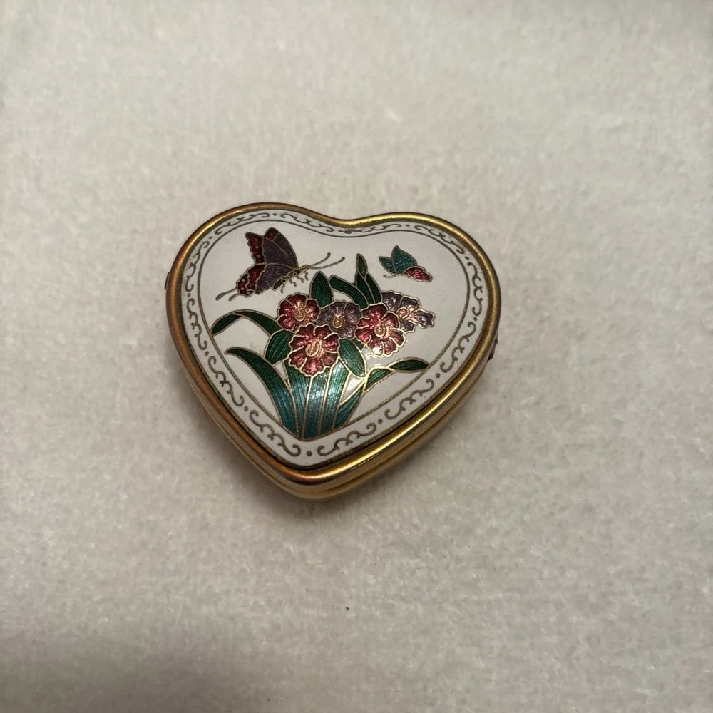 Vtg Cloisonné Heart Shaped Hinged Pill Trinket Box Butterfly w/Flowers Enameled